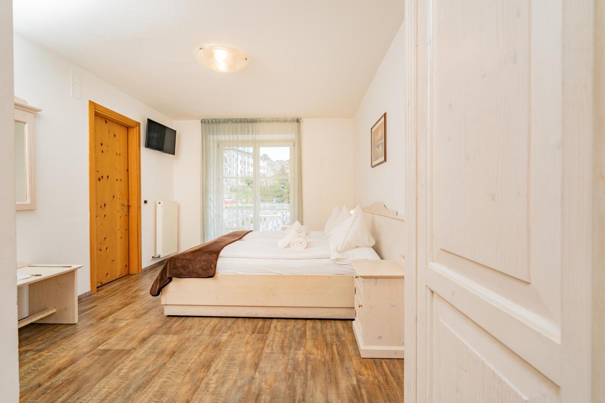 Hotel Europa Molveno Εξωτερικό φωτογραφία