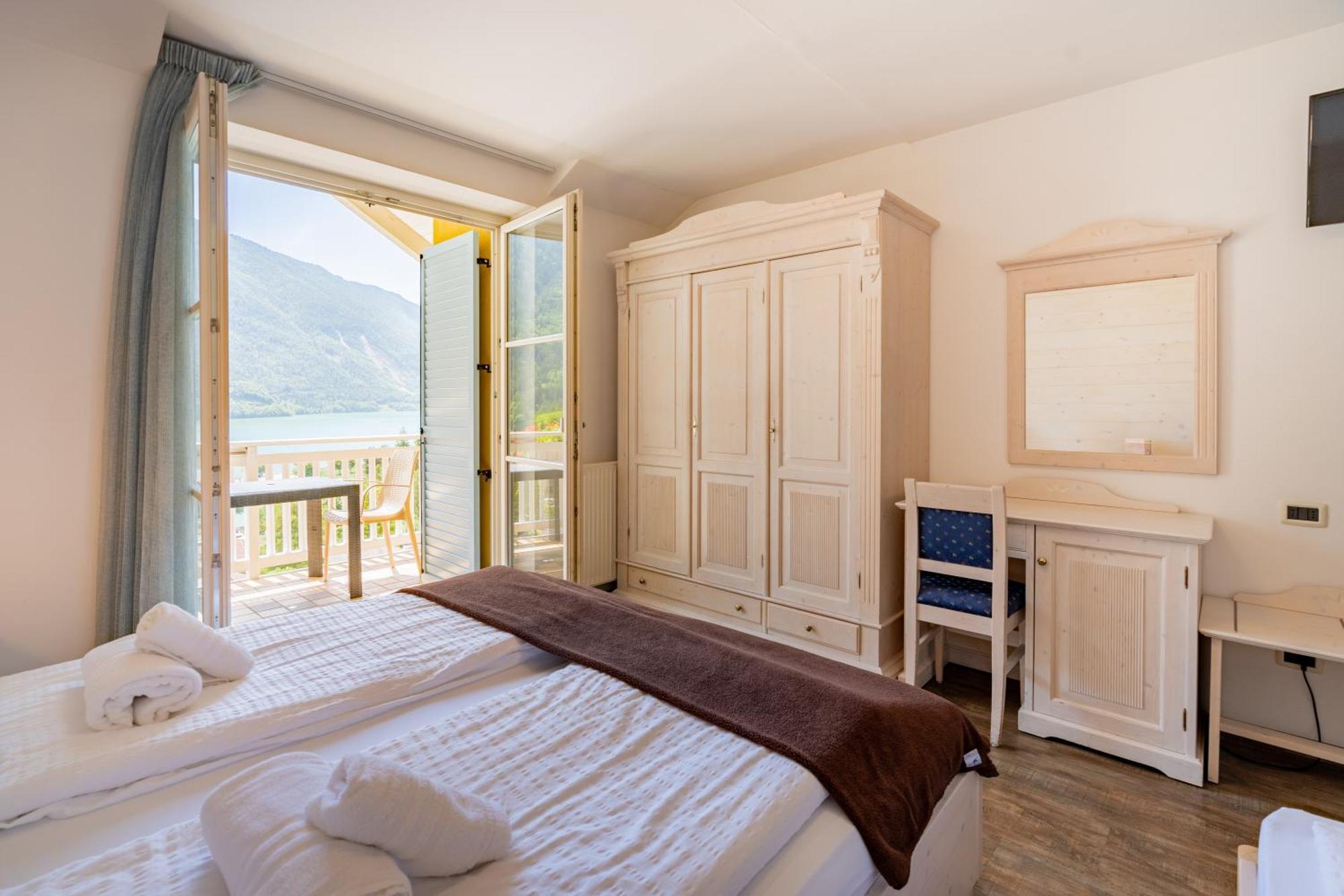Hotel Europa Molveno Εξωτερικό φωτογραφία