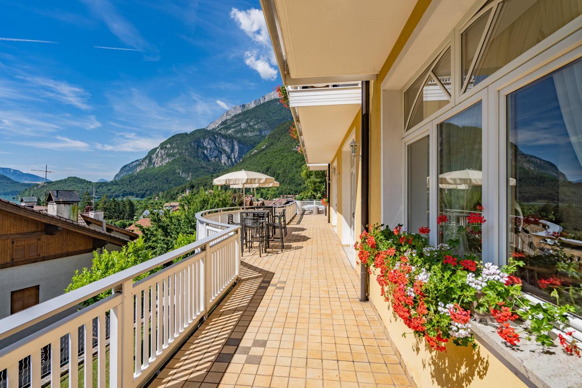 Hotel Europa Molveno Εξωτερικό φωτογραφία